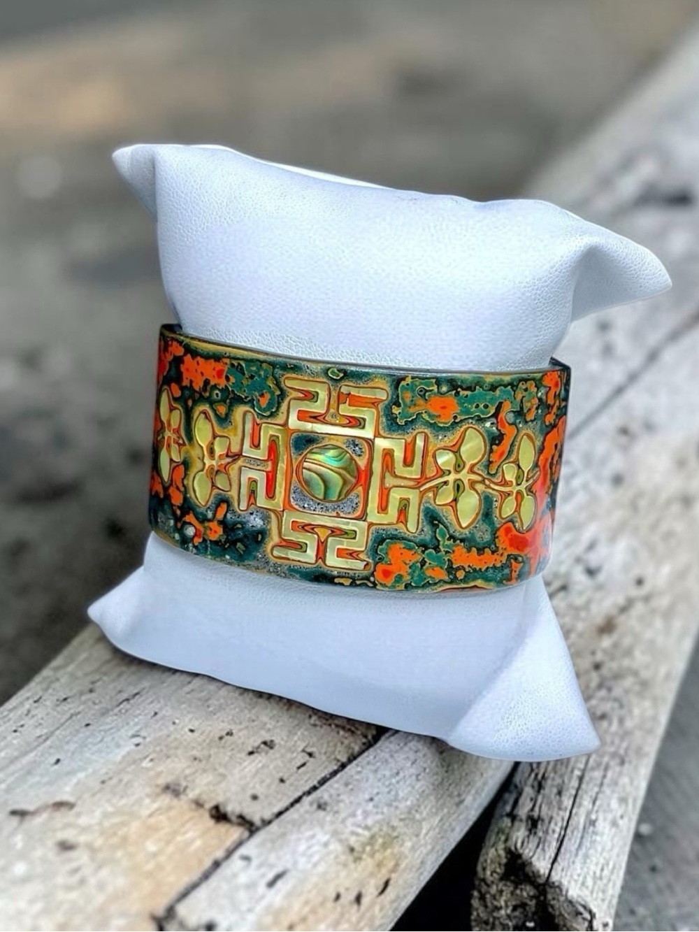 🌺 Vintage Inlaid Cuff Bracelet